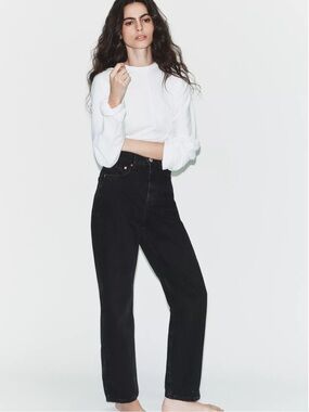 ZARA MOM FIT HI-RISE JEANS